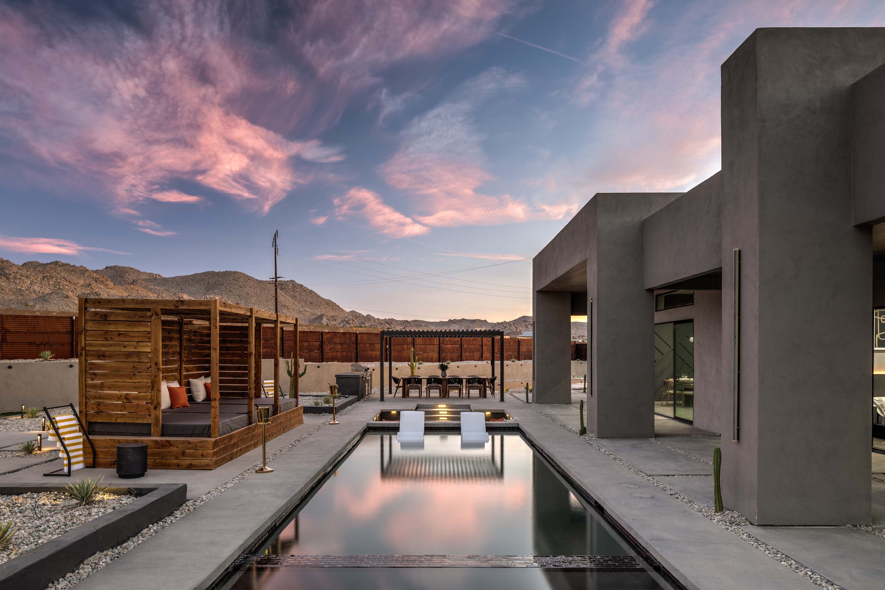 Obsidian House — photo 1